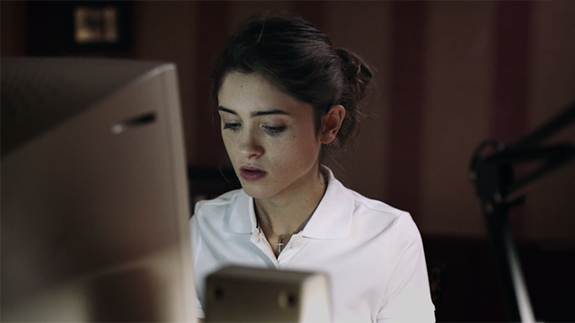 Natalia Dyer as Alice logs into a 1990s computer