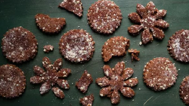 Basler Brunsli (chocolate-almond spice cookies)