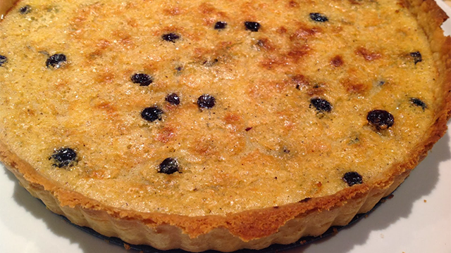 A pudding pie with currants